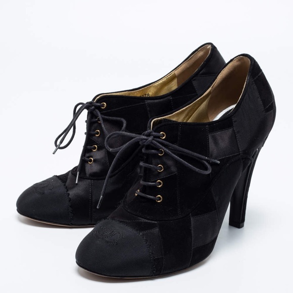 ❤️ Chanel CC Suede And Satin Booties-RARE. Size 8.5-9 - Picture 1 of 10
